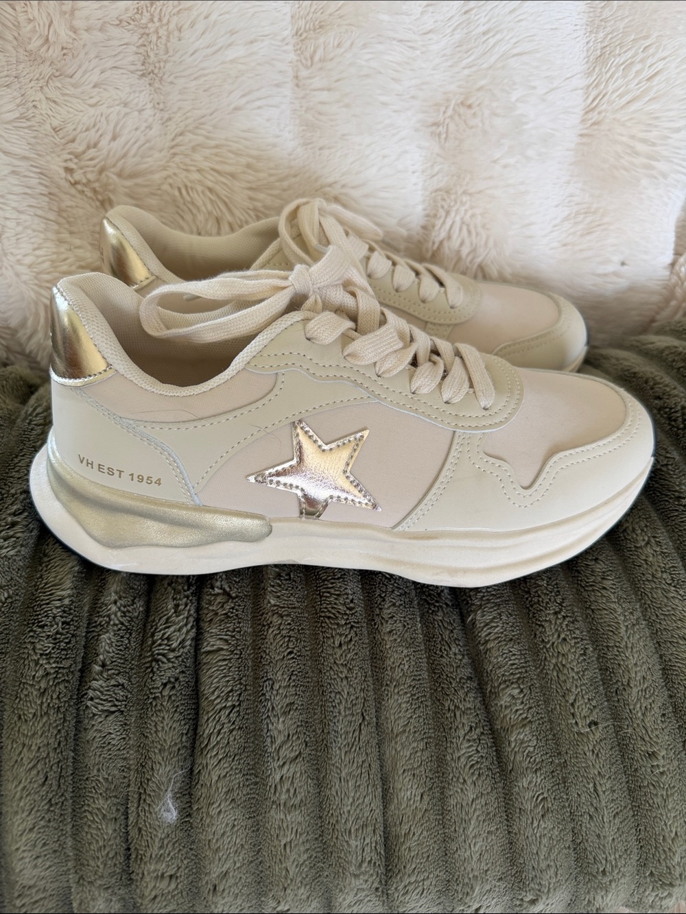 Vintage Havana Cream Sneakers with Metallic Star
